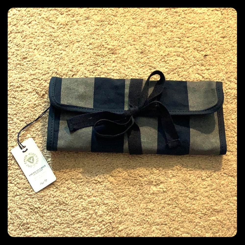 American Eagle travel jewelry organizer.